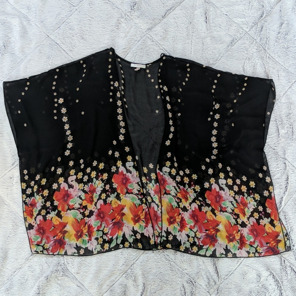 Flowy light floral print kimono
